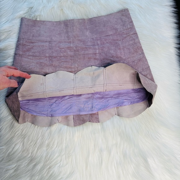 Bebe Lilac Suede Scallop Hem Mini Skirt - Picture 5 of 6